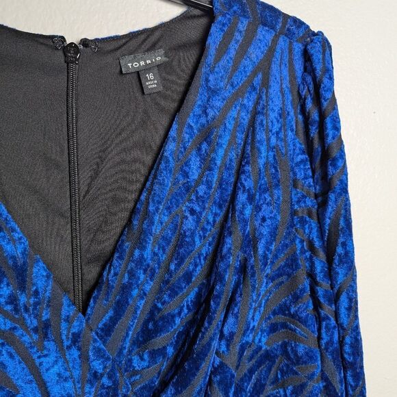 Torrid Blue Velvet Zebra Sheer Burnout Faux Wrap Tie Front Bodycon Dress 16W - Picture 6 of 7